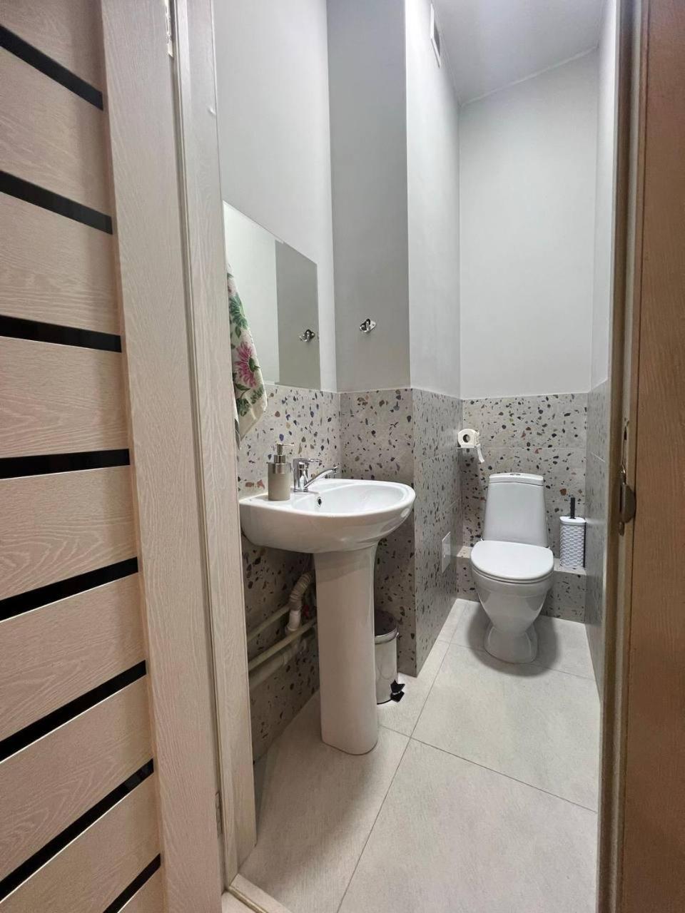 Рой Almaty Exterior foto